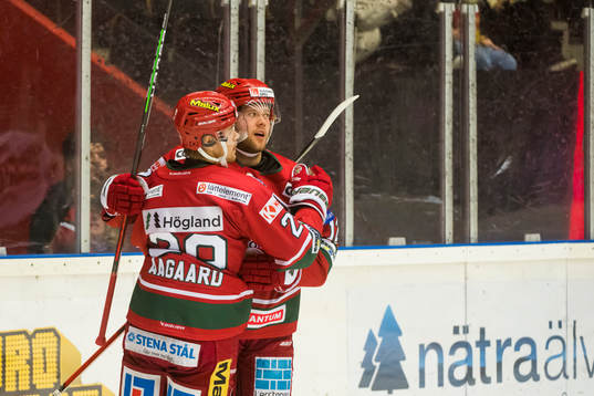 Modos Oscar Pettersson jublar