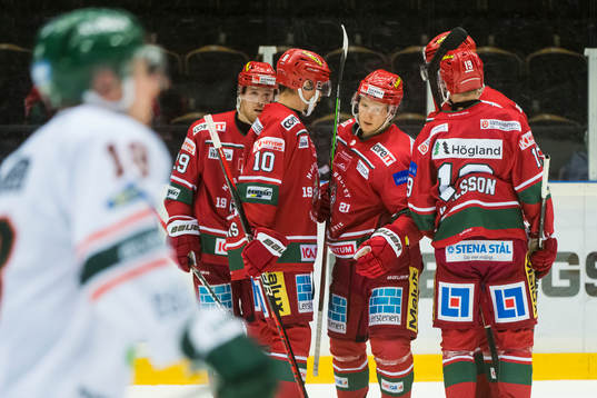 Modos Filip Svenningsson jublar med Rihards Marenis, Mikkel