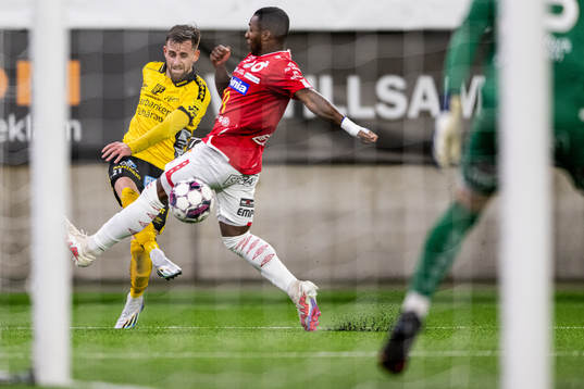 Elfsborgs Rasmus Alm och Degerfors Joseph - Claude Agyeman