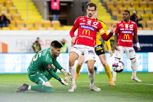 Degerfors målvakt Jeffrey Gal och Sebastian Ohlsson