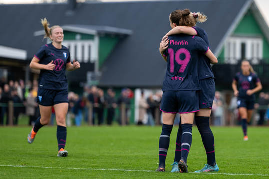 Malmö FFs Anna Plantin och Rebecka Holm jublar