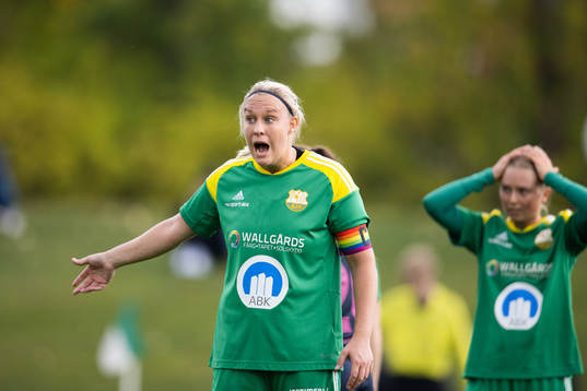 Åhus Josefine Mårtensson agerar