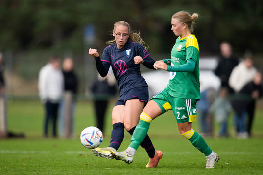 Malmö FFs Cassandra Harletun och Åhus Maja Elmvik