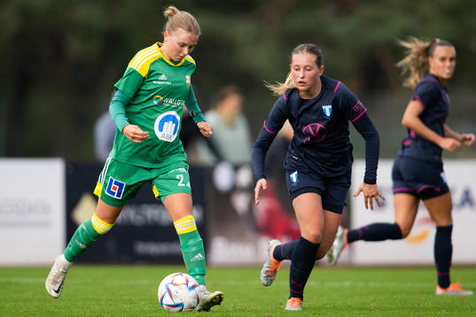 Malmö FFs Petronella Winblad och Åhus Maja Elmvik