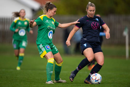 Malmö FFs Caroline Williamsdotter och Åhus Ella Andersson
