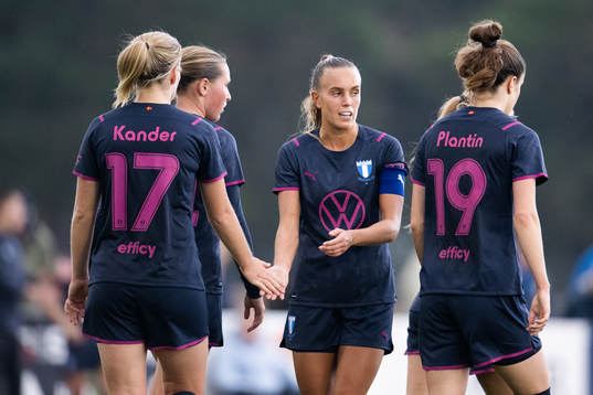 Malmö FFs Amanda Kander och Elin Björklund jublar