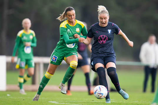 Åhus Zinett Fritzon och Malmö FFs Rebecka Holm