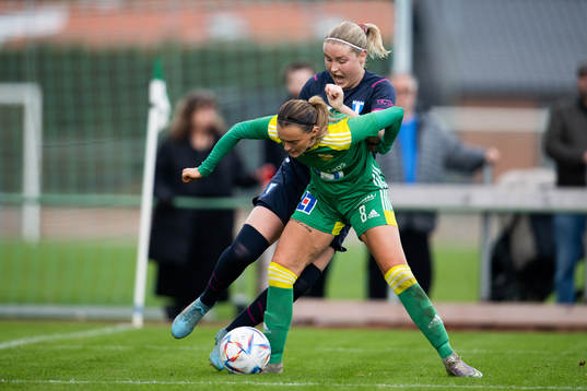 Åhus Zinett Fritzon och Malmö FFs Rebecka Holm