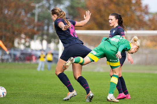 Åhus Amanda Rosengren och Malmö FFs Ida Lyberg