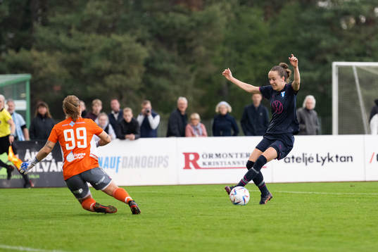 Åhus målvakt Ida Carlsson och Malmö FFs Anna Plantin
