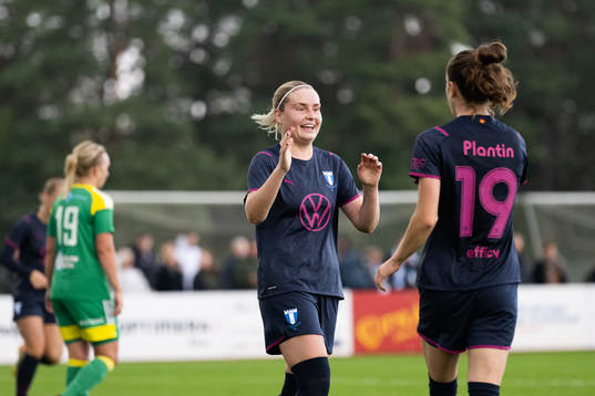 Malmö FFs Anna Plantin och Rebecka Holm jublar