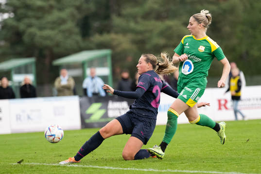 Åhus Alice Lingstedt och Malmö FFs Petronella Winblad