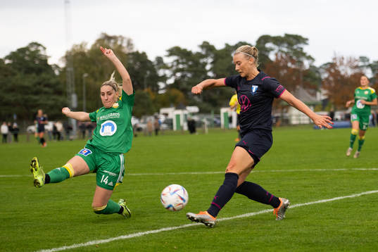 Åhus Malin Winberg och Malmö FFs Madeleine Hejde