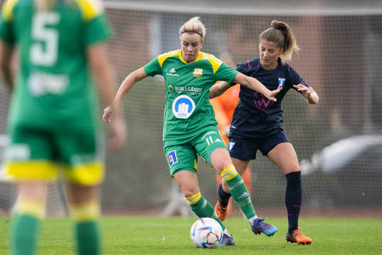 Åhus Sofie Persson och Malmö FFs Lovisa Wifvesson