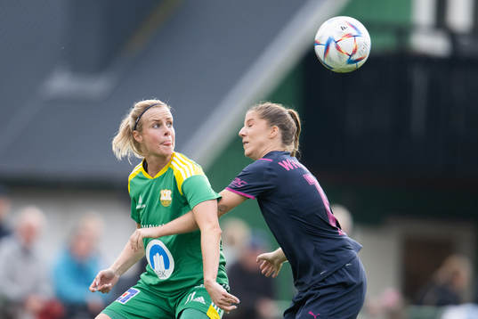 Åhus Sofie Persson och Malmö FFs Lovisa Wifvesson