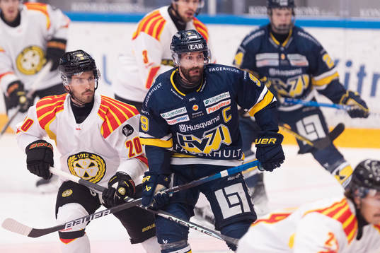 Brynäs Oula Palve och HV71s Taylor Matson