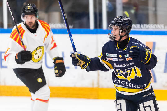 HV71s Oscar Fisker Molgaard jublar