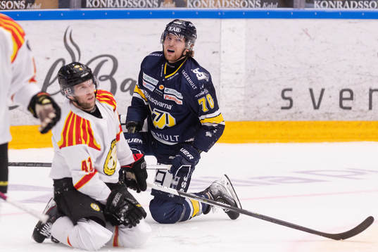 Brynäs Greg Scott och HV71s Marcus Davidsson