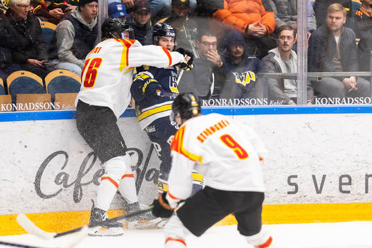 Brynäs Oskar Kvist och HV71s Emil Andrae