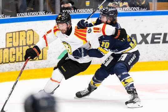 Brynäs Johan Larsson och HV71s Marcus Davidsson