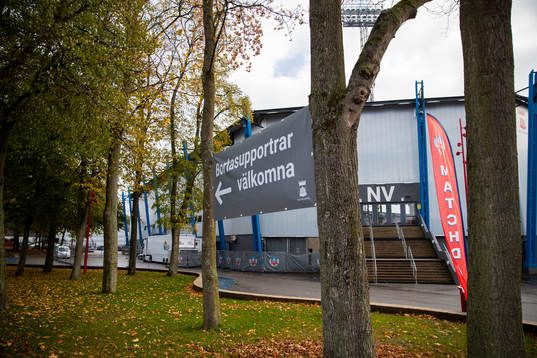 Skylt med texten Bortasupportrar välkomna