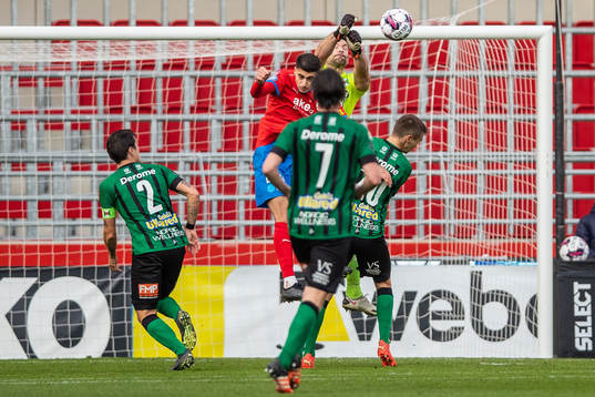 Helsingborgs Amar Muhsin och Varbergs målvakt Stojan Lukic
