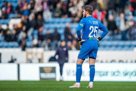 Helsingborgs målvakt Kalle Joelsson deppar