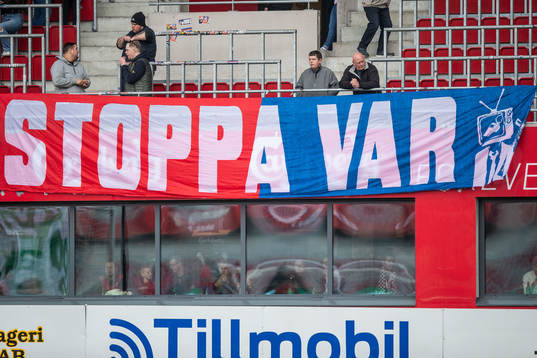 Banderoll med texten Stoppa VAR