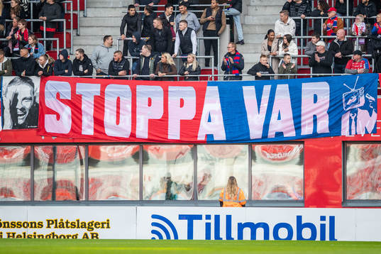 Banderoll med texten Stoppa VAR