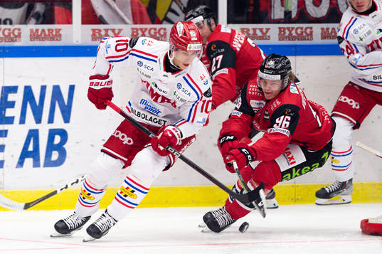 Timrås Robin Alvarez och Malmö Redhawks Lukas Wernblom