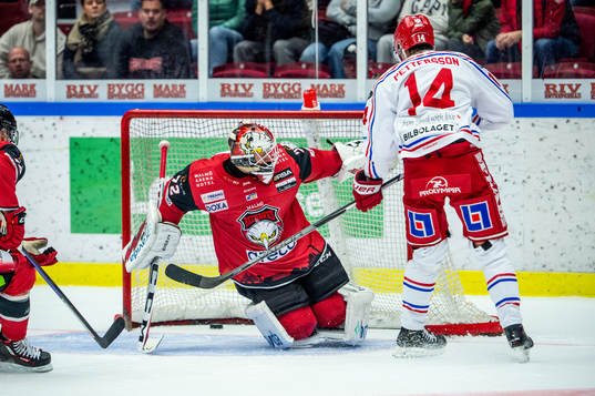 Timrås Emil Pettersson gör 0-2 på Malmö Redhawks