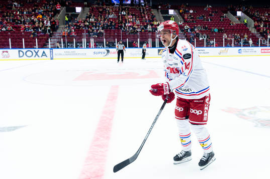 Timrås Emil Pettersson jublar
