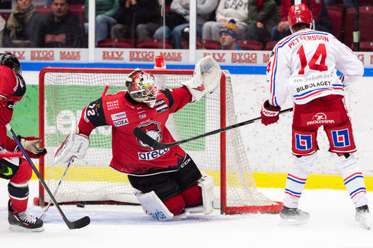 Timrås Emil Pettersson gör 0-2 bakom Malmö Redhawks