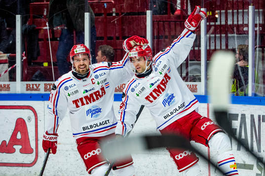 Timrås Emil Pettersson jublar