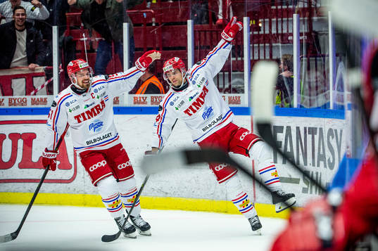 Timrås Emil Pettersson jublar