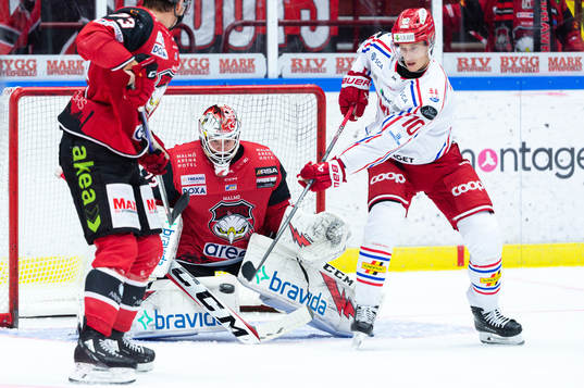 Timrås Robin Alvarez och Malmö Redhawks målvakt Daniel