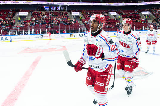 Timrås Jeremy Boyce-Rotevall jublar