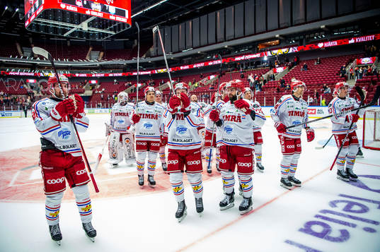 Timrås spelare jublar