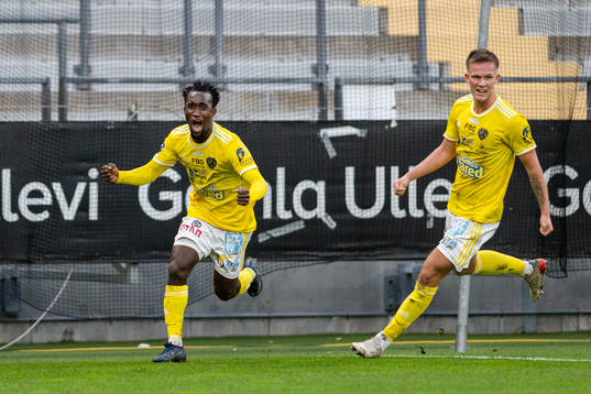 Falkenbergs Godwin Aguda jublar