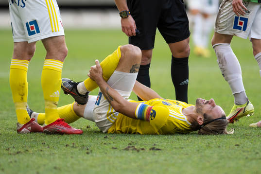 Falkenbergs Tobias Karlsson har ont