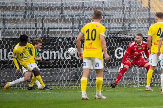 Falkenbergs Godwin Aguda gör 2-2