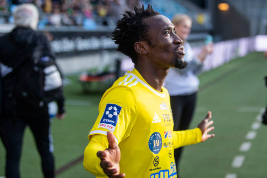 Falkenbergs Godwin Aguda innan fotbollsmatchen i Ettan