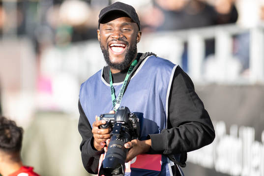 GAIS tidigare spelare Boris Lumbana som fotograf