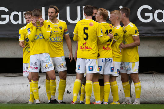 Falkenbergs spelare jublar