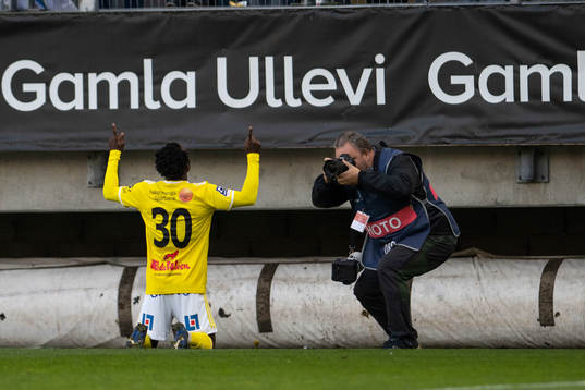 Falkenbergs Godwin Aguda jublar