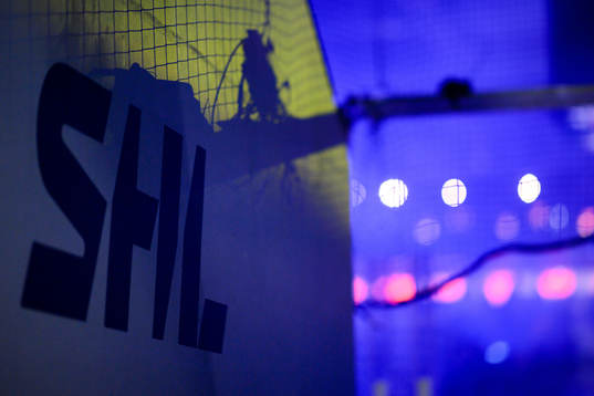 SHL logo på vägg före ishockeymatchen i SHL mellan
