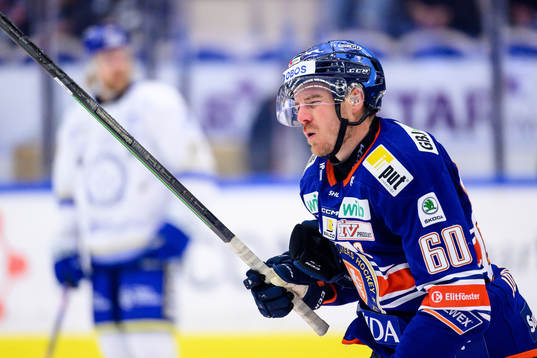 Växjös Erik Josefsson har ont