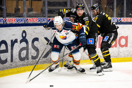 Djurgårdens Olle Liss och Västerås Oliver Bohm