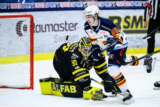 Västerås målvakt Ian Blomquist och Djurgårdens Noah