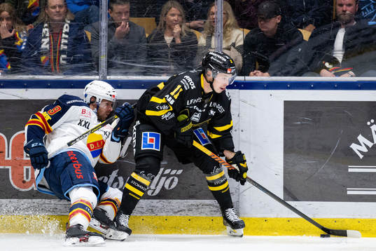 Djurgårdens Cameron Schilling och Västerås Anton Svensson